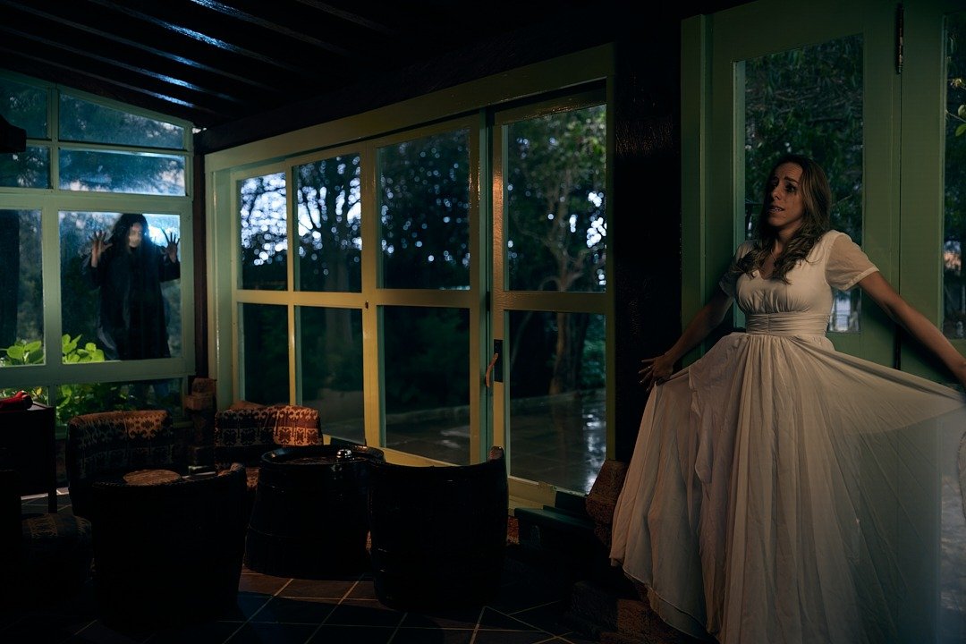 Fotografía de novia en bosque, trabajo de estudiante bajo mentoría de Edwin Arias