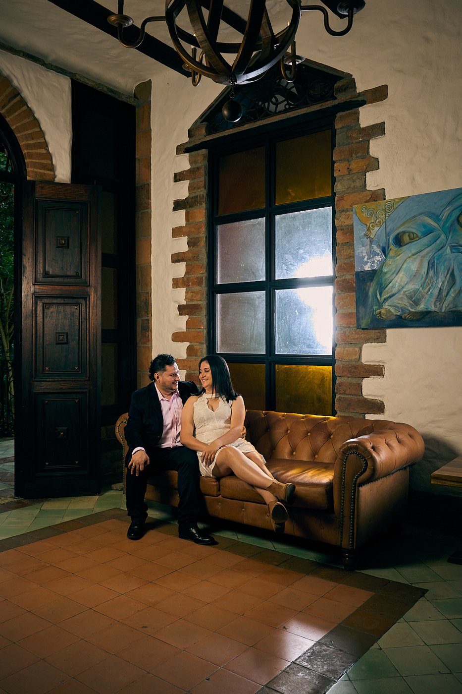 Retrato de pareja en interior, trabajo de estudiante bajo mentoría de Edwin Arias
